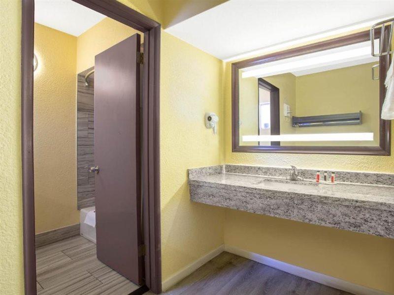 Days Inn By Wyndham Airport - פיניקס מראה חיצוני תמונה