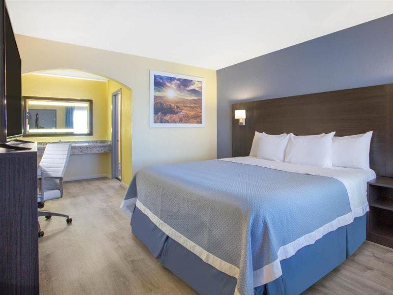 Days Inn By Wyndham Airport - פיניקס מראה חיצוני תמונה