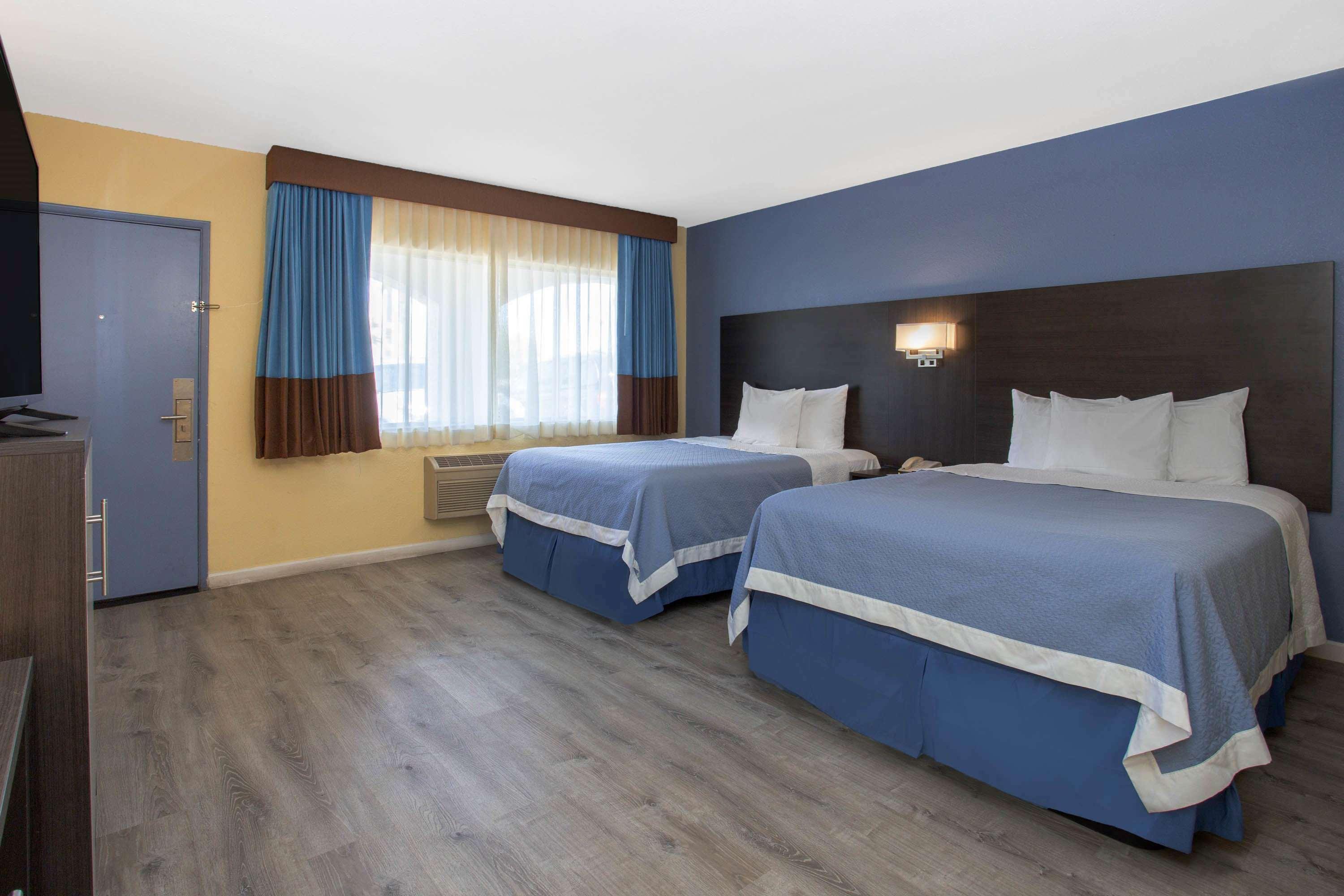 Days Inn By Wyndham Airport - פיניקס מראה חיצוני תמונה
