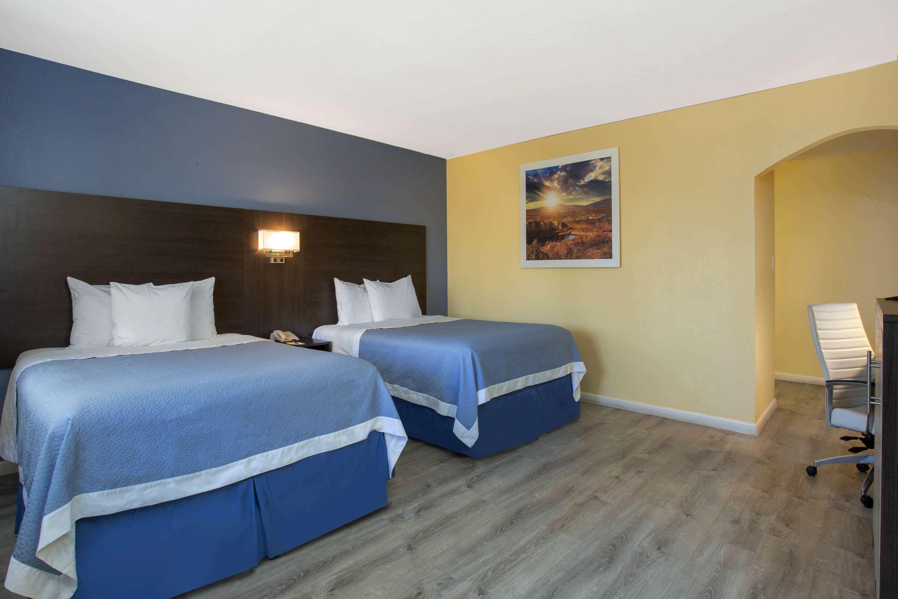 Days Inn By Wyndham Airport - פיניקס מראה חיצוני תמונה