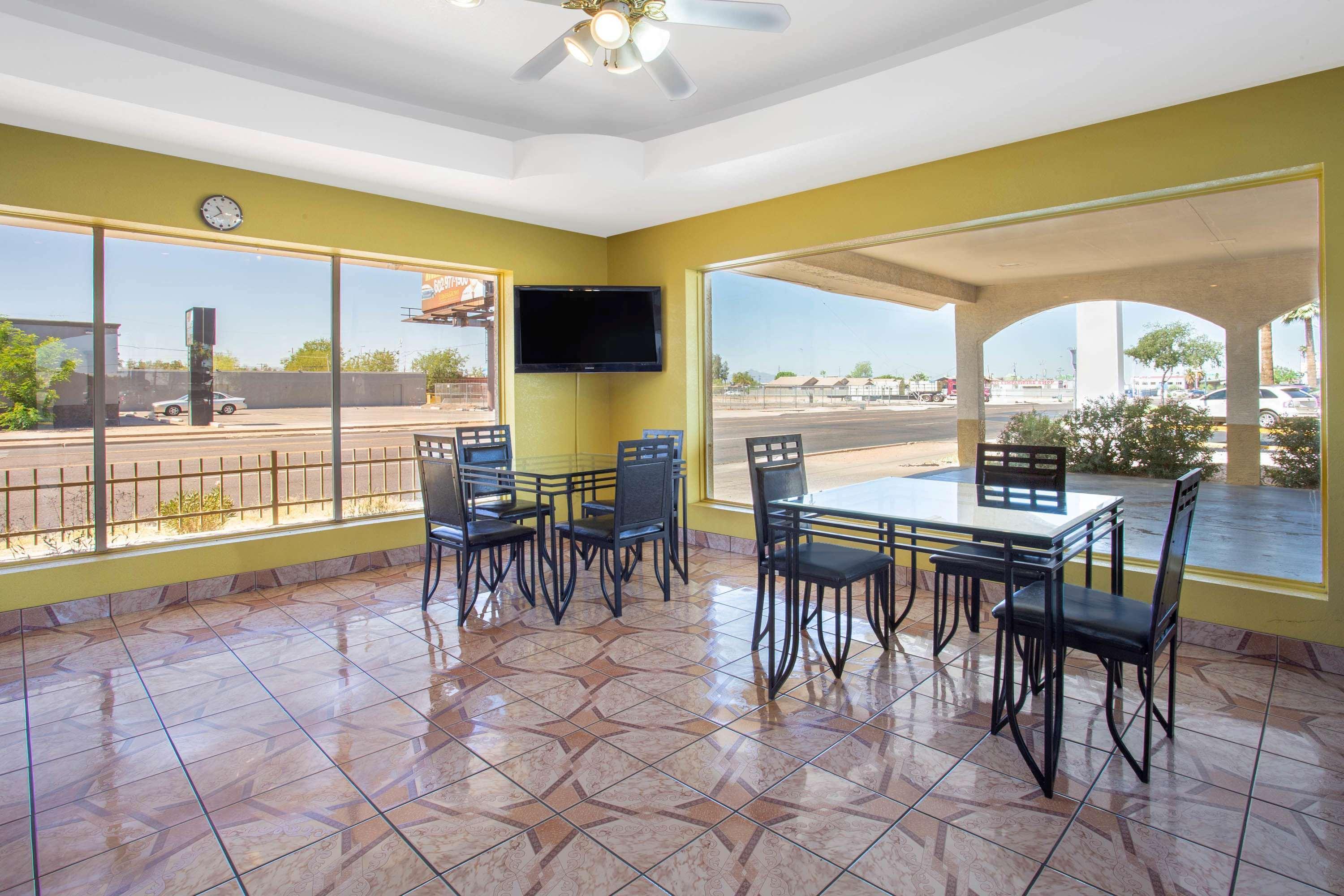 Days Inn By Wyndham Airport - פיניקס מראה חיצוני תמונה