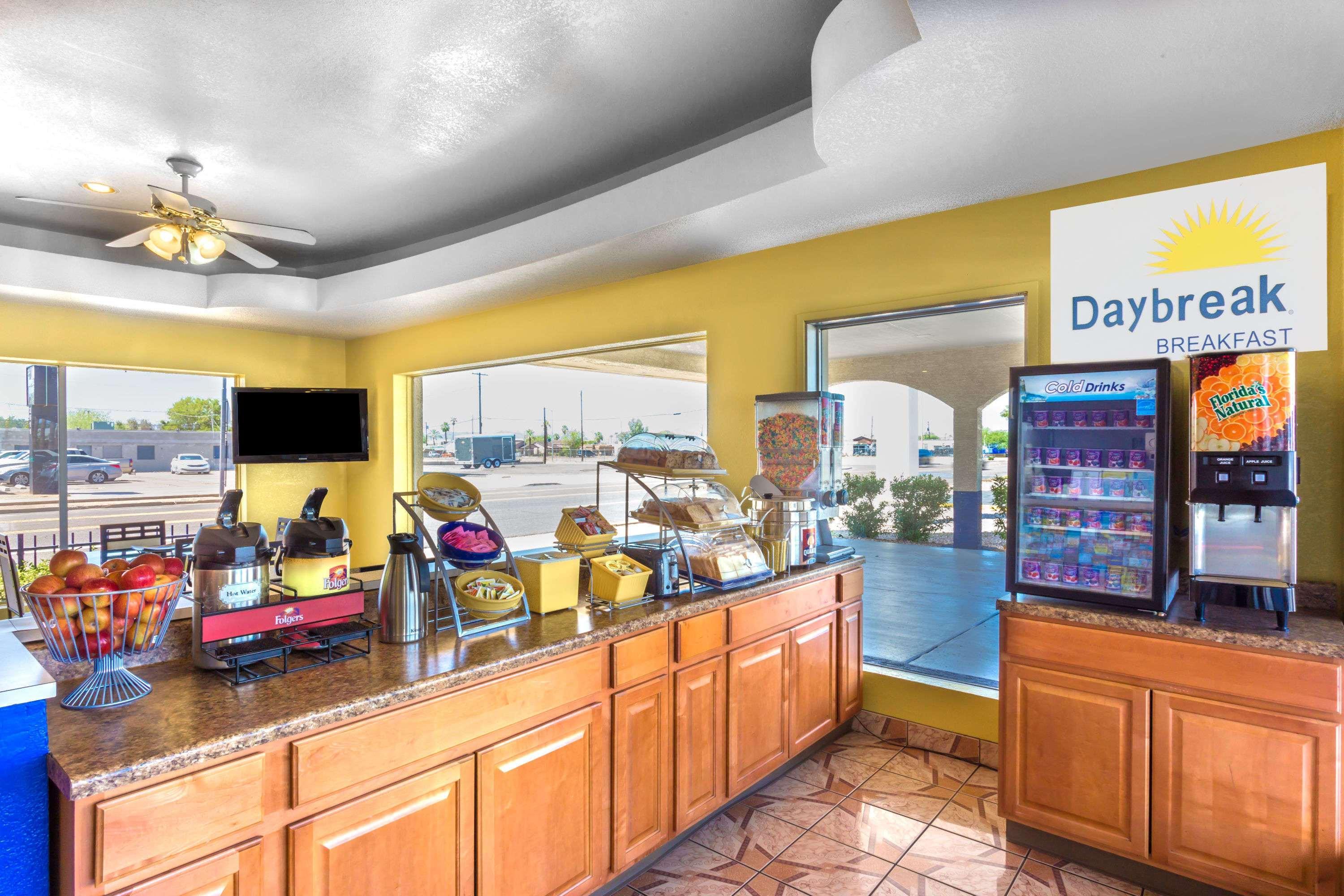 Days Inn By Wyndham Airport - פיניקס מראה חיצוני תמונה