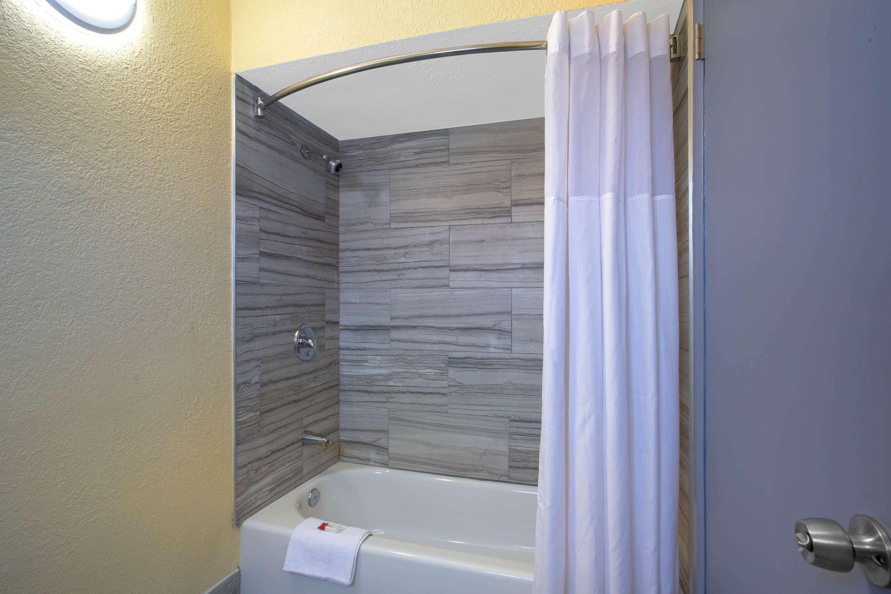 Days Inn By Wyndham Airport - פיניקס מראה חיצוני תמונה