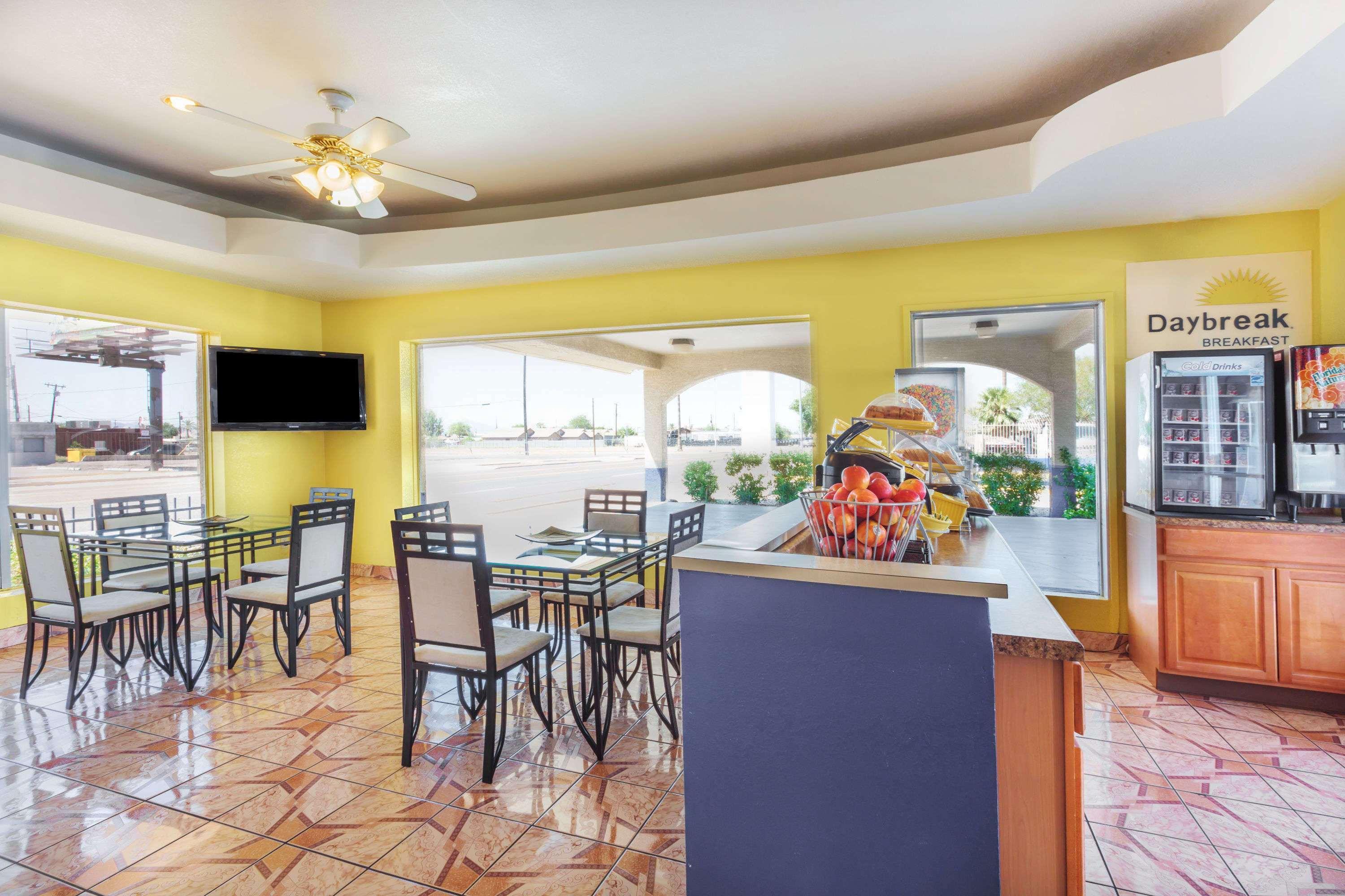Days Inn By Wyndham Airport - פיניקס מראה חיצוני תמונה