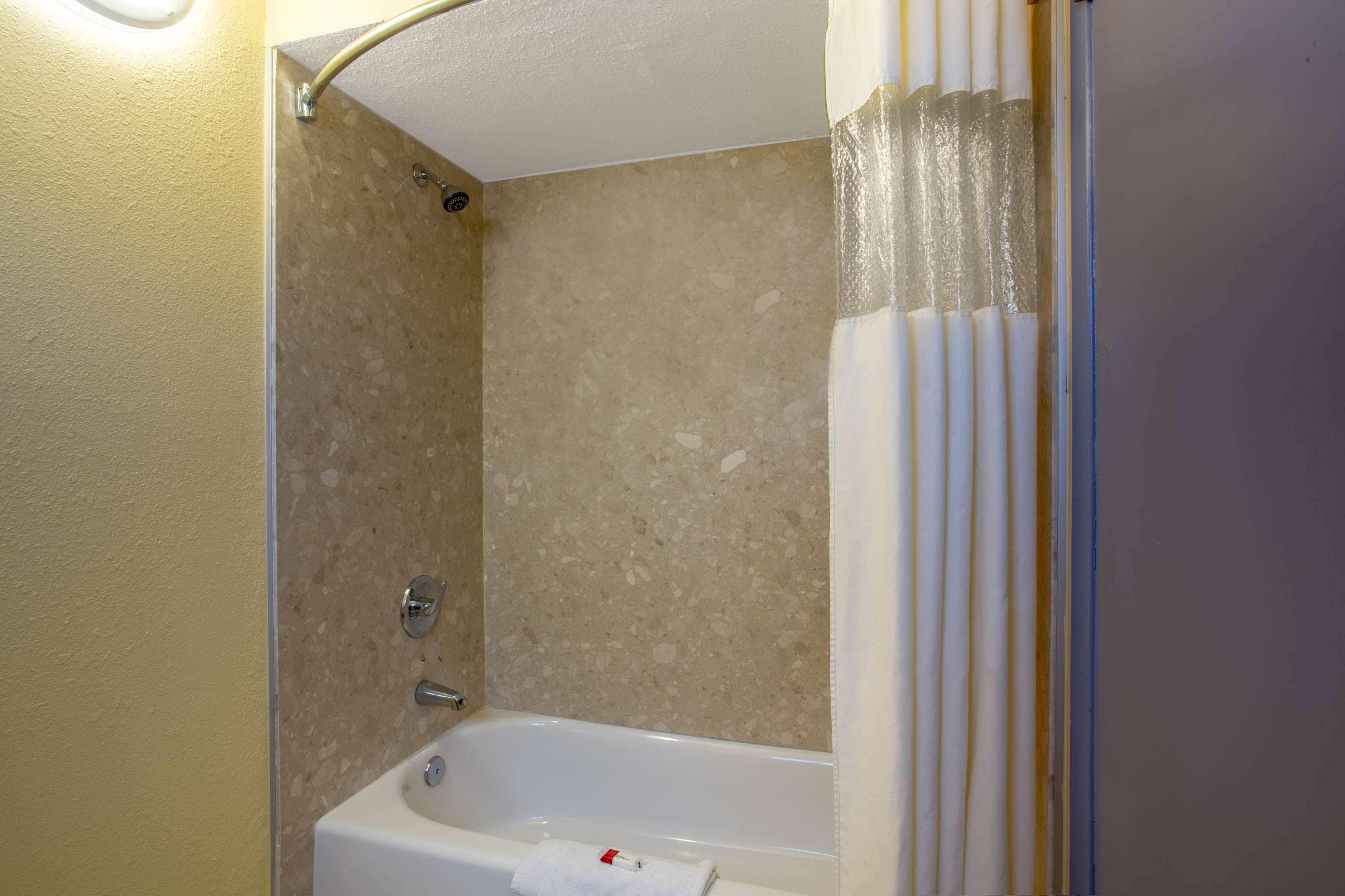 Days Inn By Wyndham Airport - פיניקס מראה חיצוני תמונה