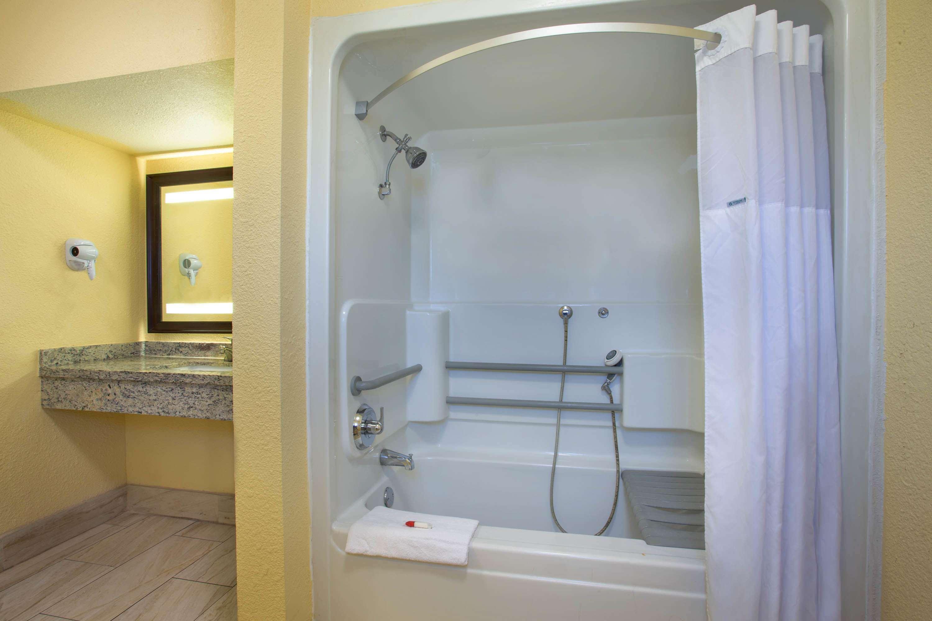 Days Inn By Wyndham Airport - פיניקס מראה חיצוני תמונה