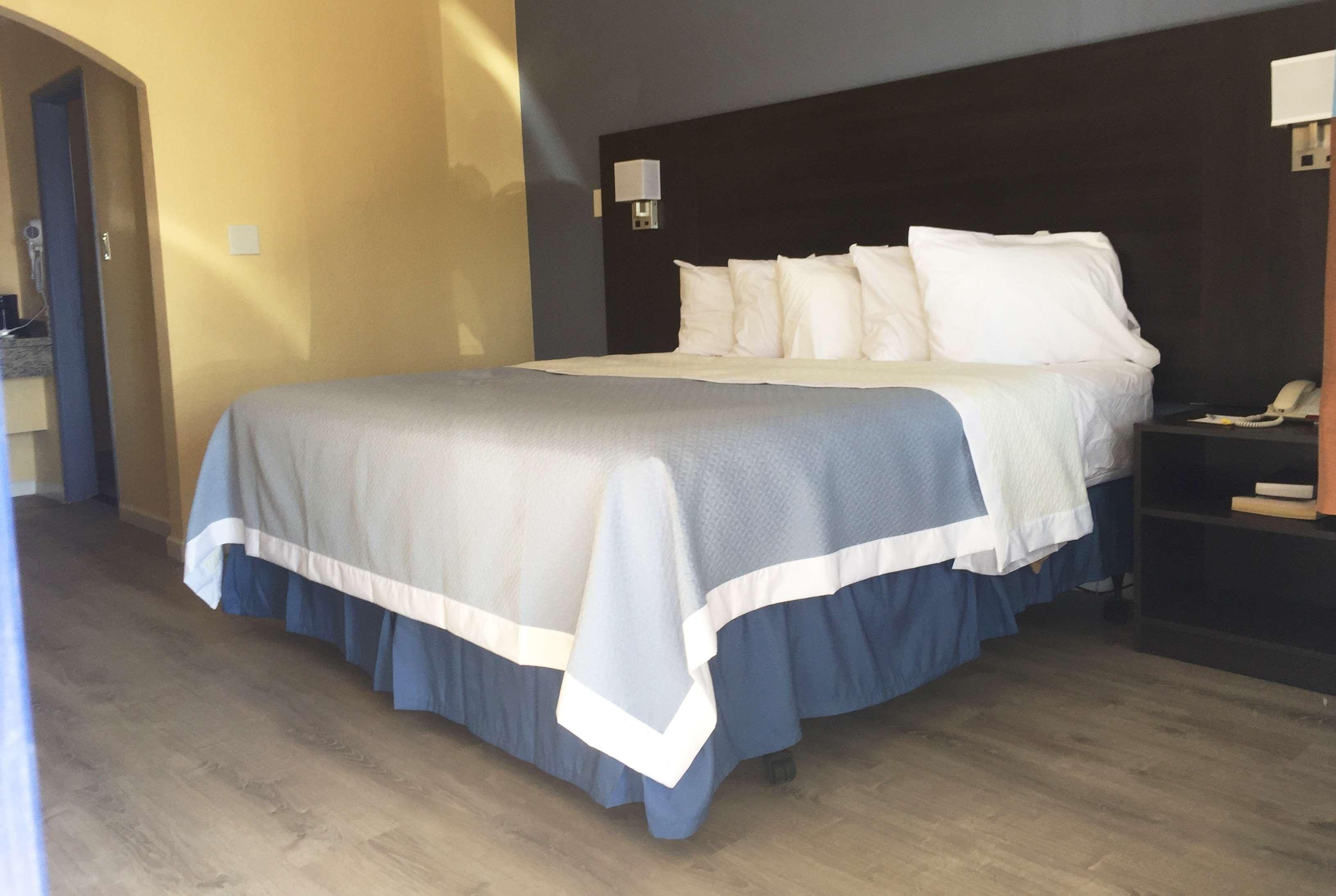 Days Inn By Wyndham Airport - פיניקס מראה חיצוני תמונה