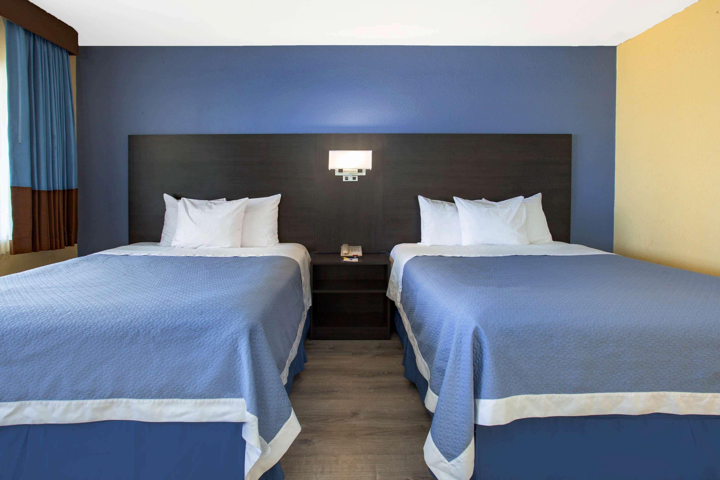 Days Inn By Wyndham Airport - פיניקס מראה חיצוני תמונה