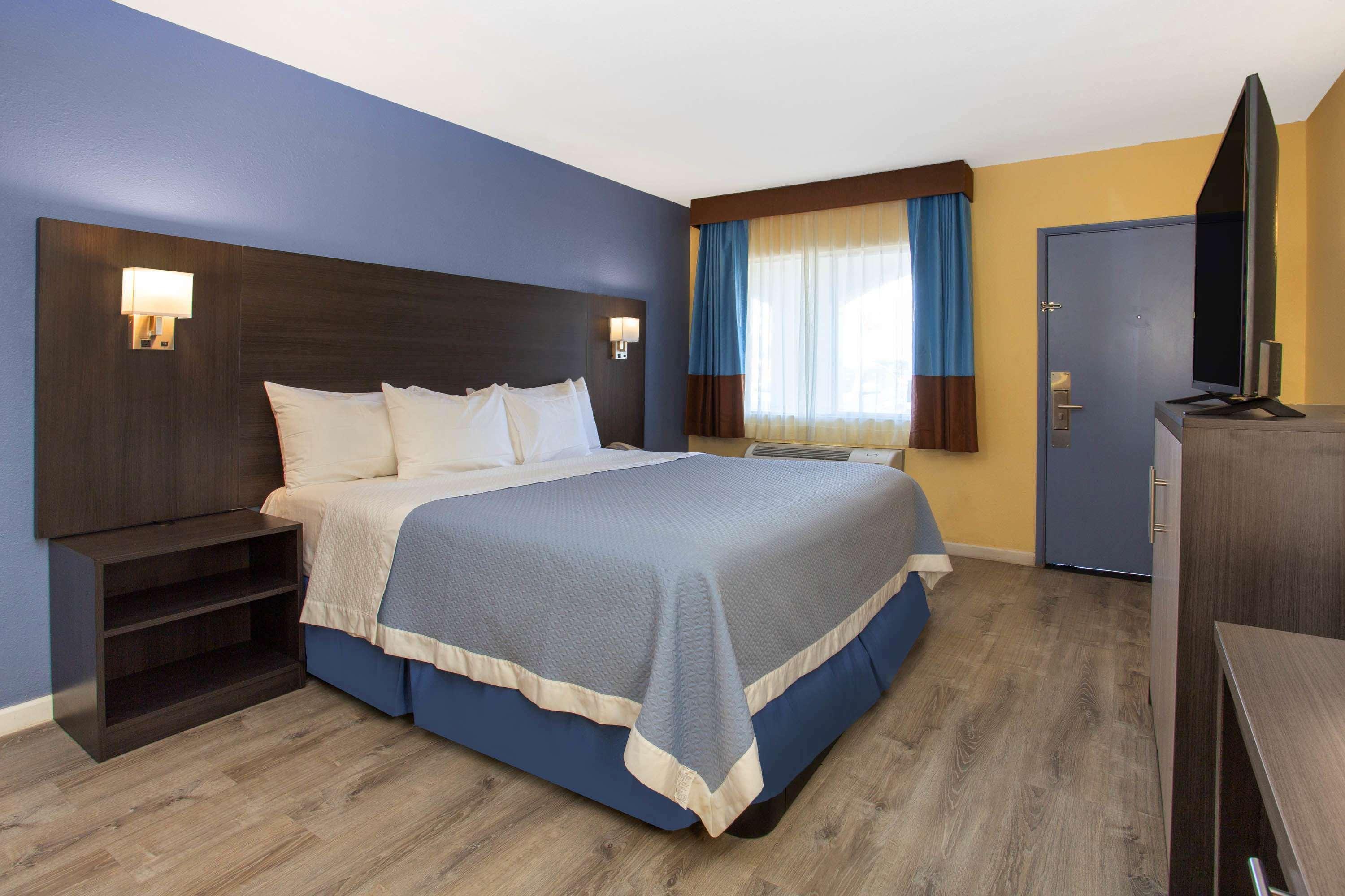 Days Inn By Wyndham Airport - פיניקס מראה חיצוני תמונה