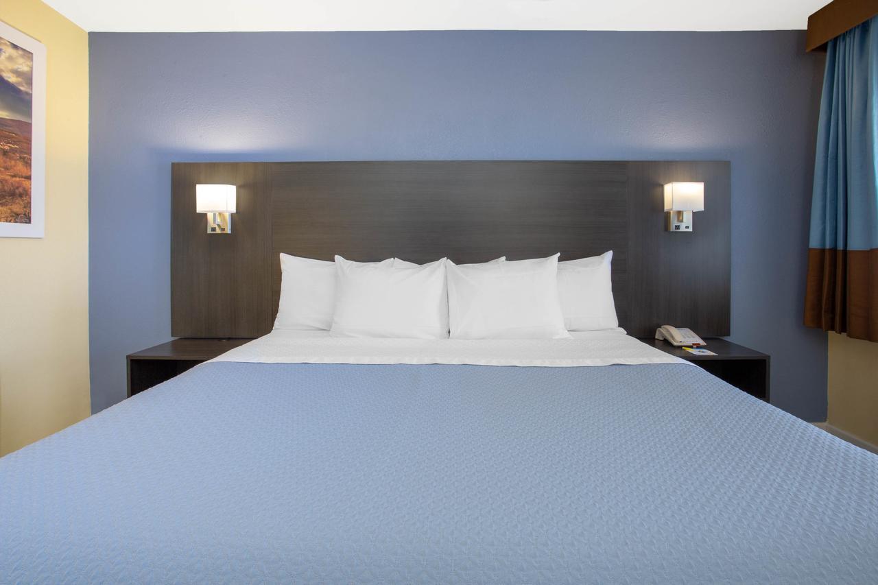 Days Inn By Wyndham Airport - פיניקס מראה חיצוני תמונה