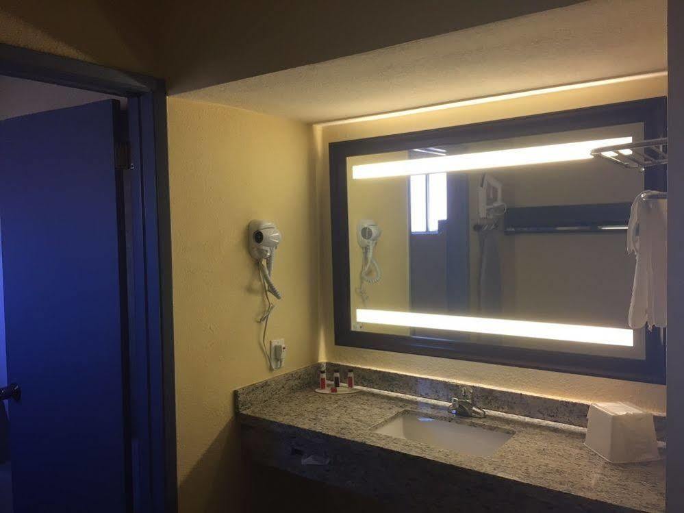 Days Inn By Wyndham Airport - פיניקס מראה חיצוני תמונה